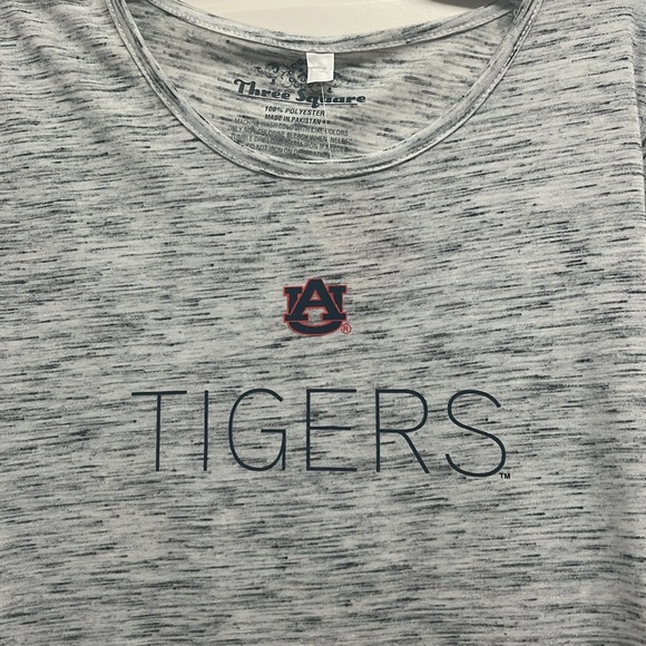 Women’s Three square gray long sleeve auburn shirt- size large - Picture 2 of 4